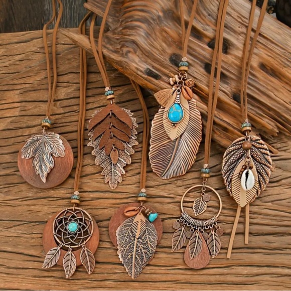 Elegant Brown Leaf Pendant Multi-Layer Necklace - Picture 4 of 8